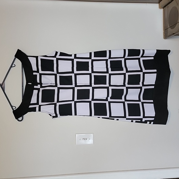 Dress - Picture 2 of 4